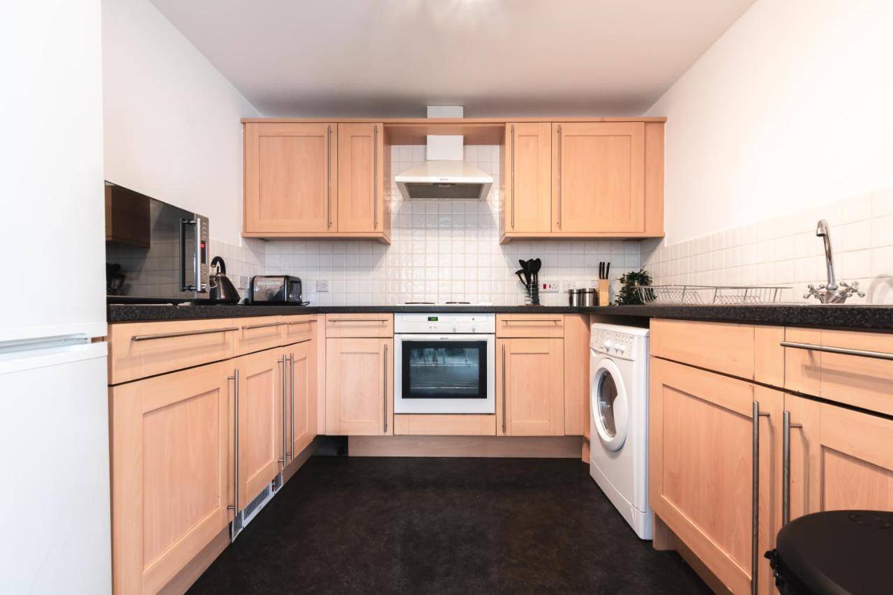 Best Price! Large Spacious 2 Bed Apartment - King Size Or Single Beds, Sofabeds, Smart Tvs, Free Parking Southampton Kültér fotó