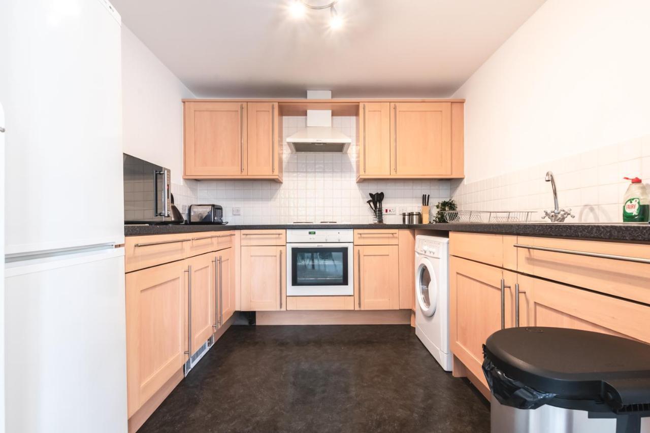 Best Price! Large Spacious 2 Bed Apartment - King Size Or Single Beds, Sofabeds, Smart Tvs, Free Parking Southampton Kültér fotó