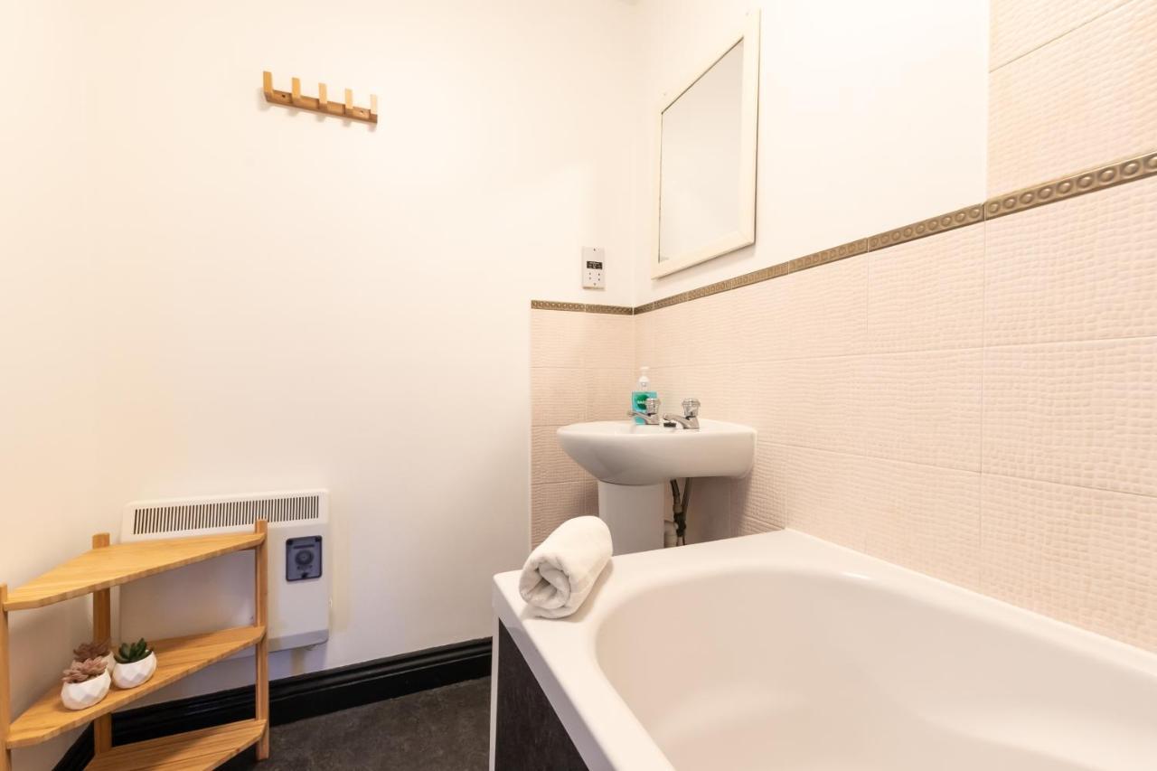 Best Price! Large Spacious 2 Bed Apartment - King Size Or Single Beds, Sofabeds, Smart Tvs, Free Parking Southampton Kültér fotó