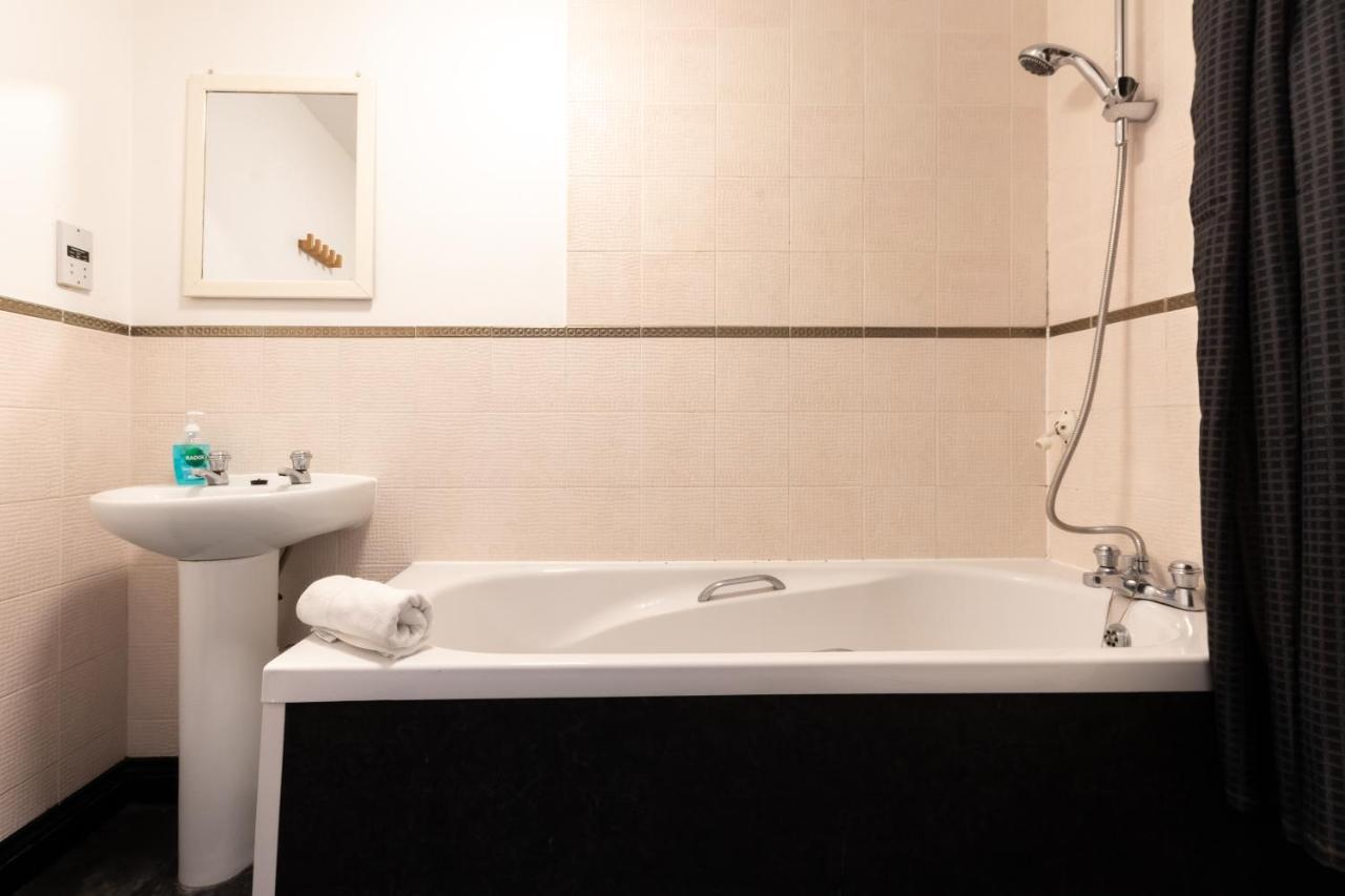 Best Price! Large Spacious 2 Bed Apartment - King Size Or Single Beds, Sofabeds, Smart Tvs, Free Parking Southampton Kültér fotó