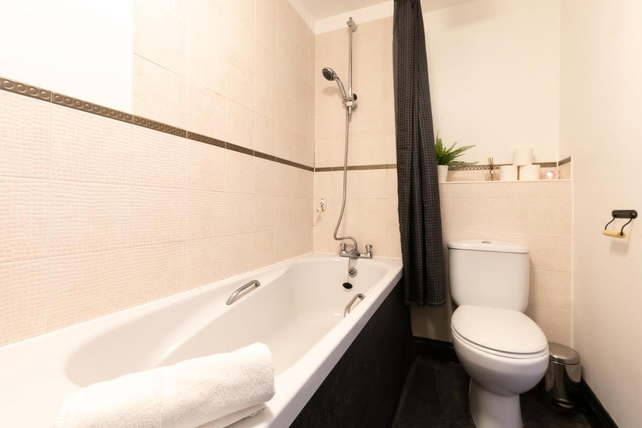 Best Price! Large Spacious 2 Bed Apartment - King Size Or Single Beds, Sofabeds, Smart Tvs, Free Parking Southampton Kültér fotó