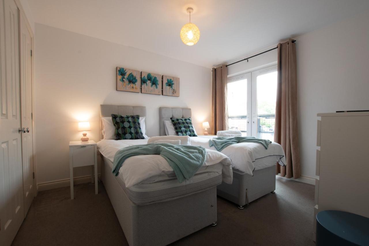 Best Price! Large Spacious 2 Bed Apartment - King Size Or Single Beds, Sofabeds, Smart Tvs, Free Parking Southampton Kültér fotó