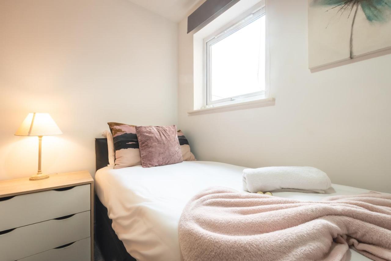 Best Price! Large Spacious 2 Bed Apartment - King Size Or Single Beds, Sofabeds, Smart Tvs, Free Parking Southampton Kültér fotó