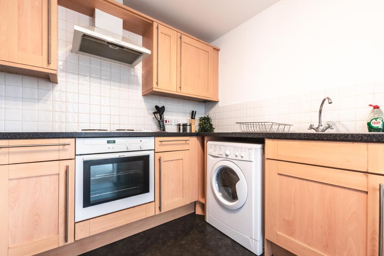 Best Price! Large Spacious 2 Bed Apartment - King Size Or Single Beds, Sofabeds, Smart Tvs, Free Parking Southampton Kültér fotó